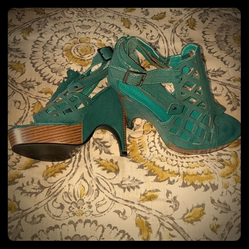 Liliana Duchess Heels